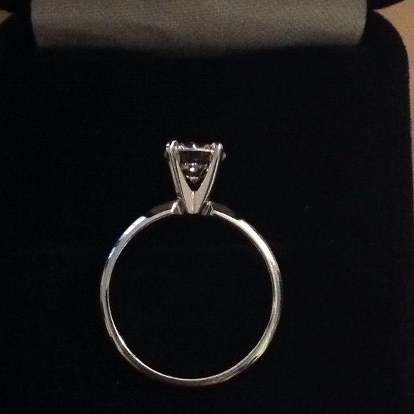 Diamond engagement ring - Picture 4 of 7